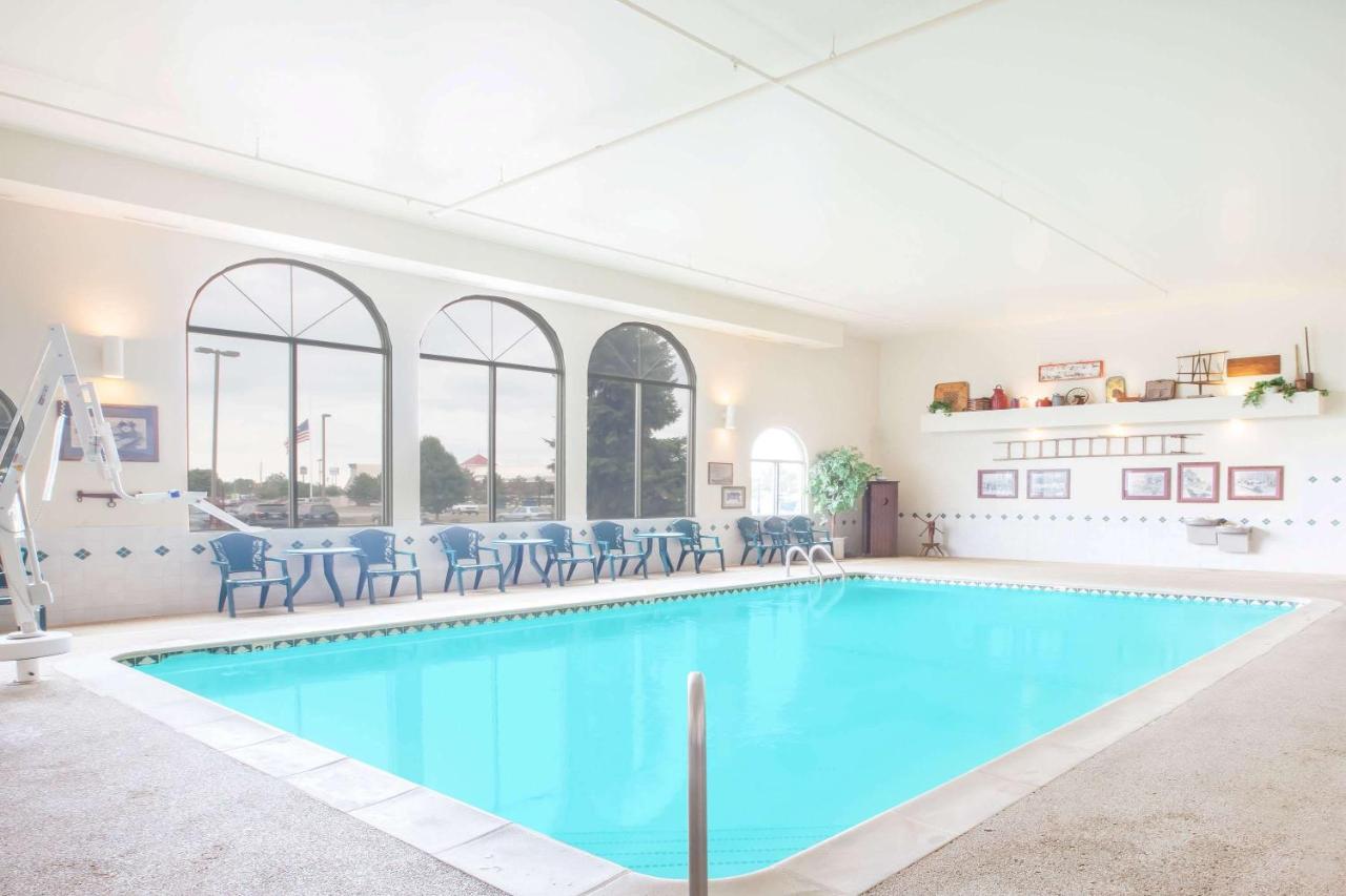 | Super 8 by Wyndham West Branch
