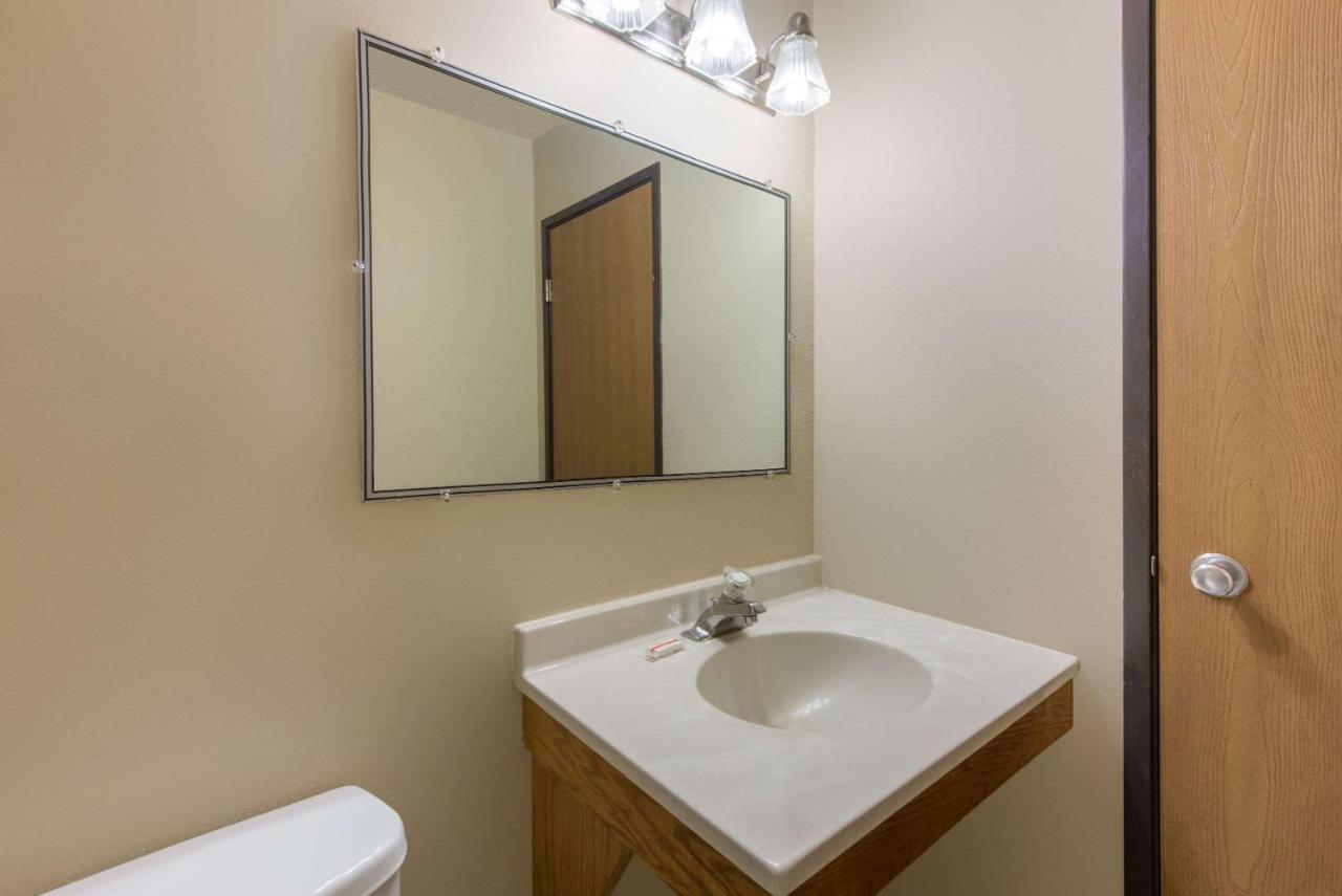 | Super 8 by Wyndham Youngstown/Austintown
