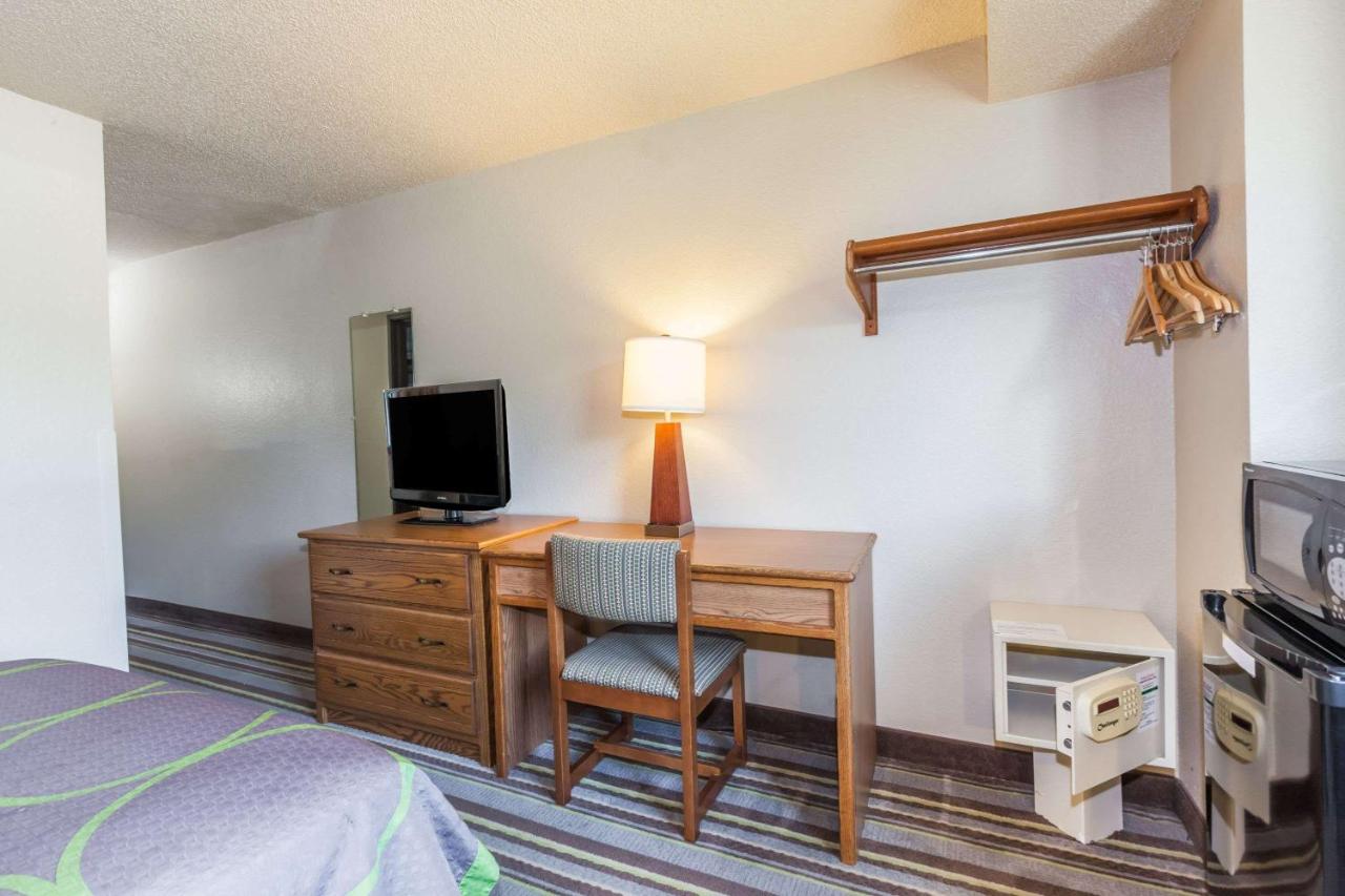  | Super 8 by Wyndham Dunbar/Charleston Area