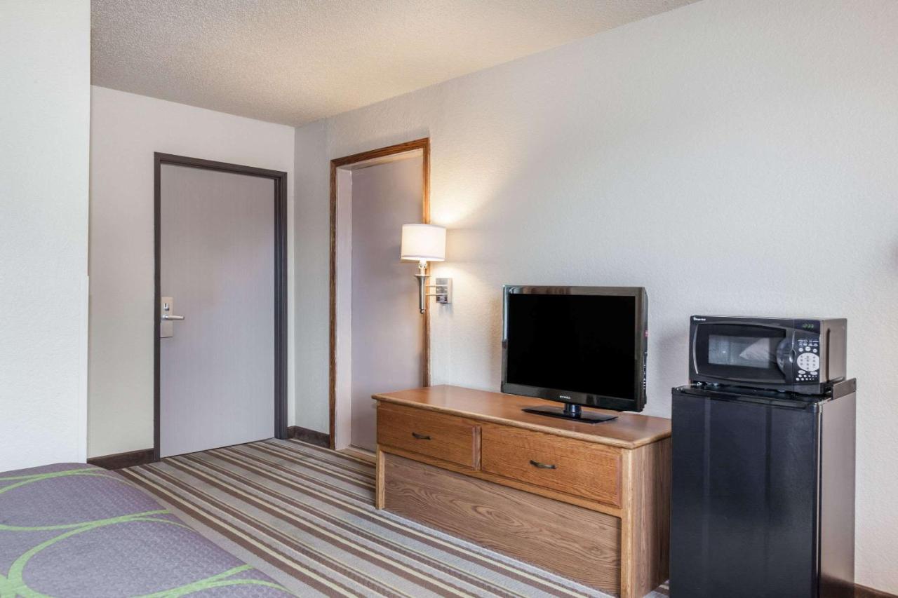  | Super 8 by Wyndham Dunbar/Charleston Area
