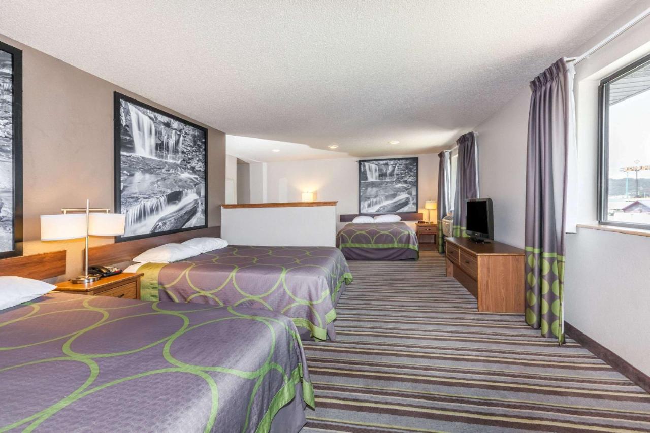  | Super 8 by Wyndham Dunbar/Charleston Area