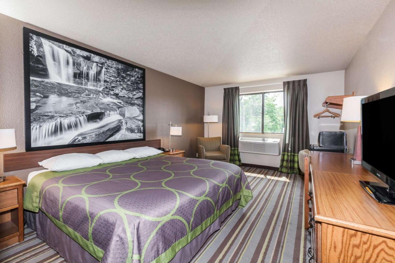  | Super 8 by Wyndham Dunbar/Charleston Area