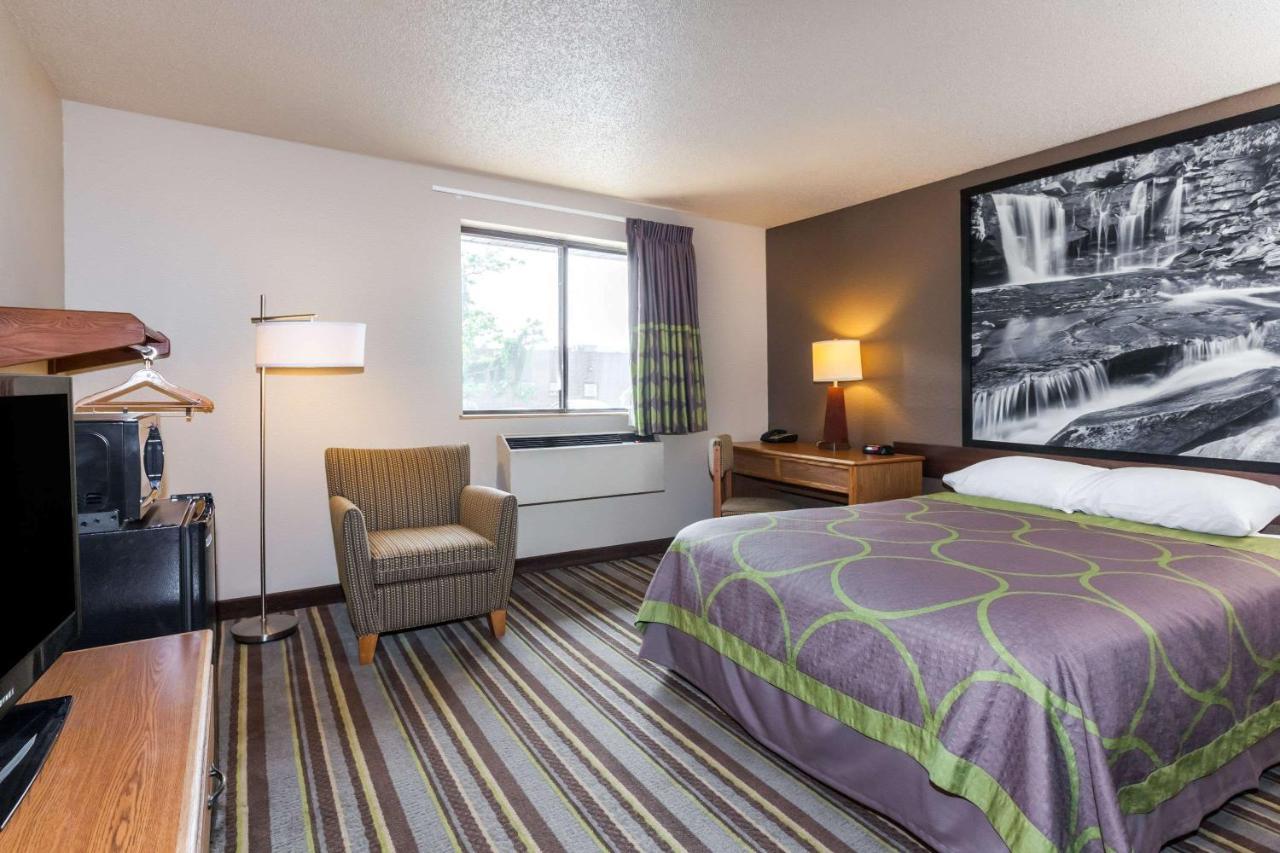  | Super 8 by Wyndham Dunbar/Charleston Area