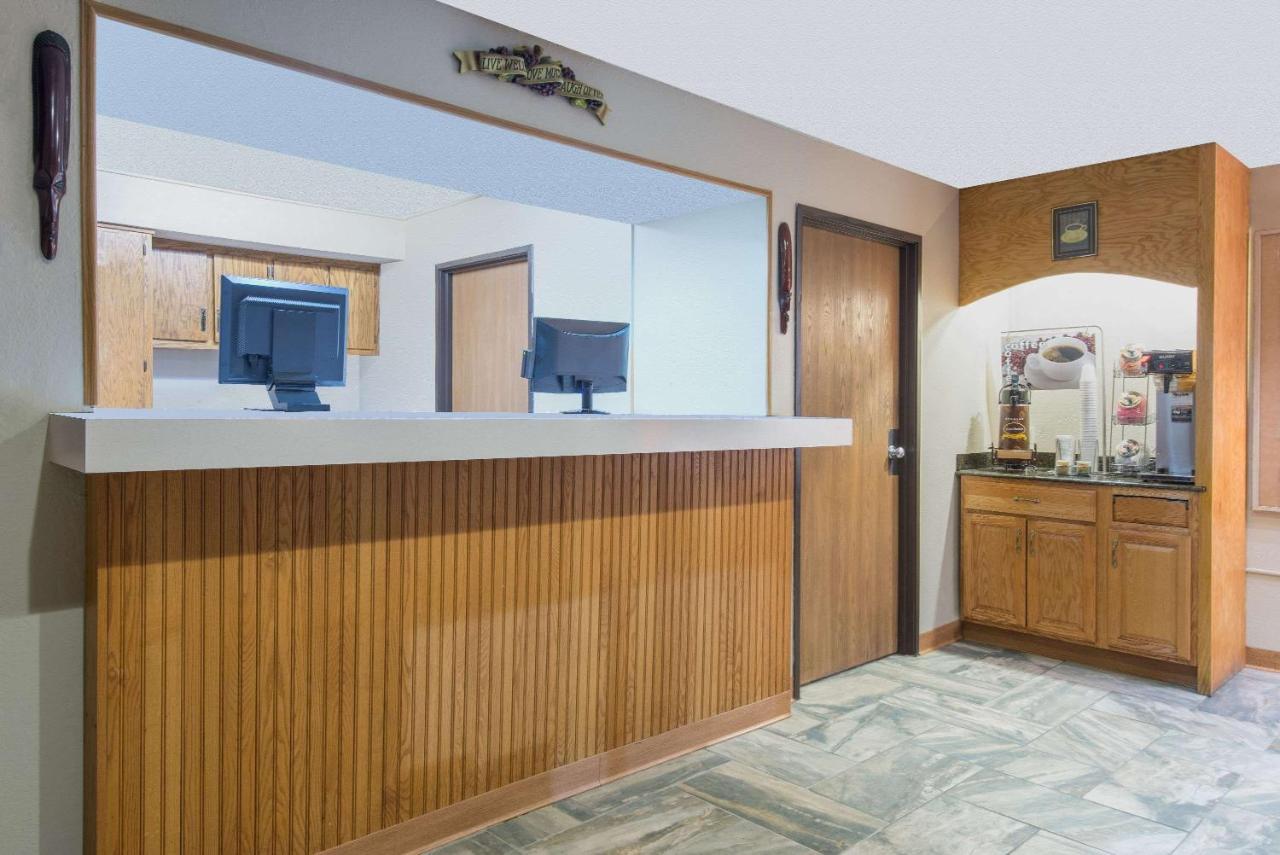 | Super 8 by Wyndham Youngstown/Austintown