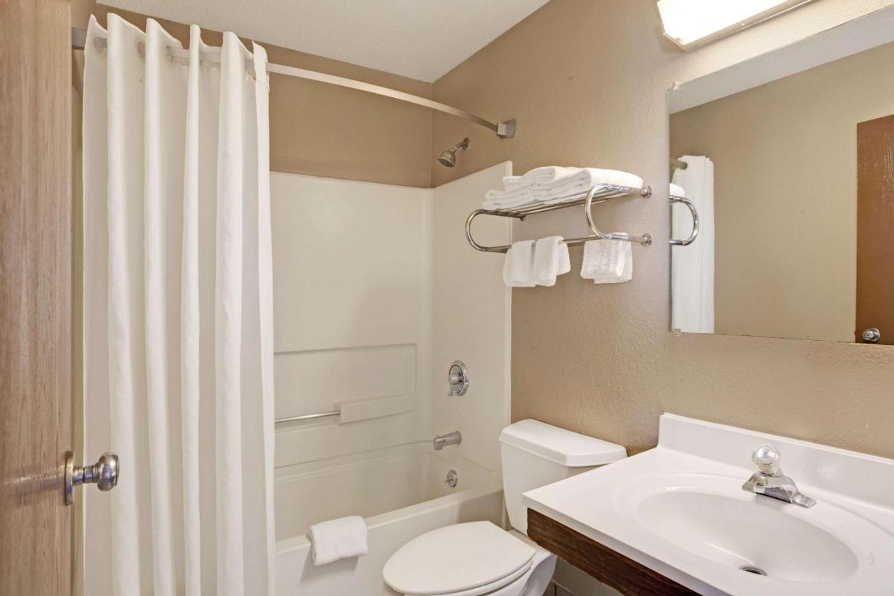 | Super 8 by Wyndham Nashville/ Dntn/ Opryland Area