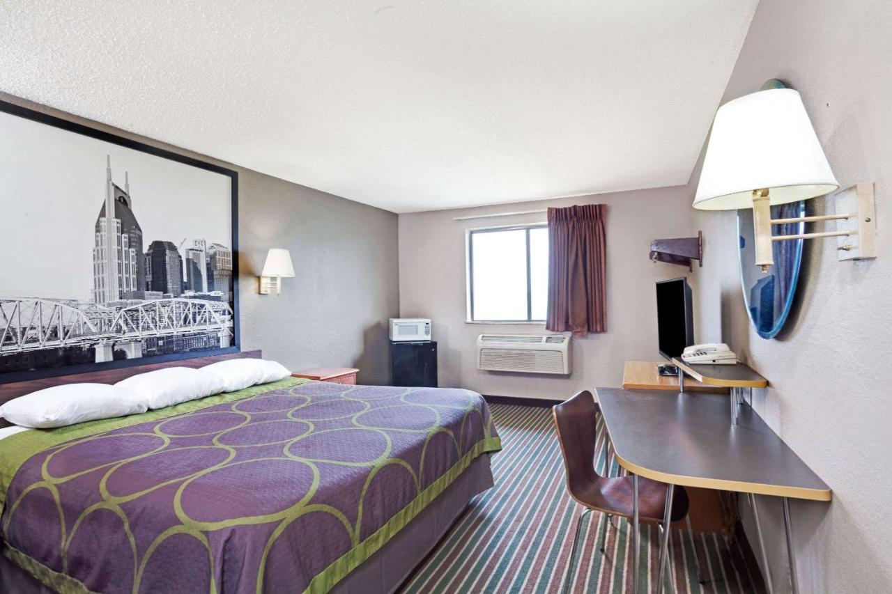 | Super 8 by Wyndham Nashville/ Dntn/ Opryland Area