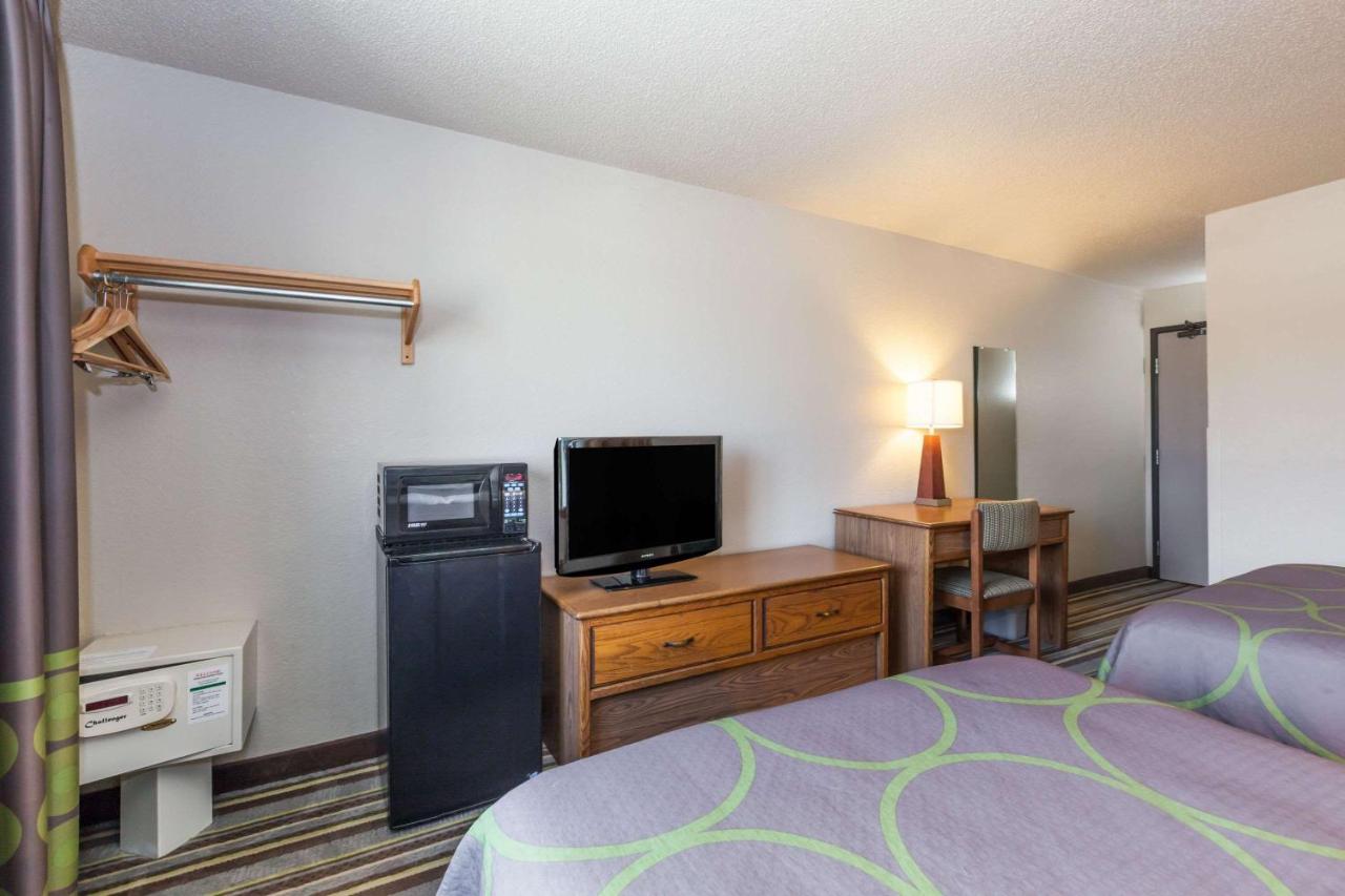  | Super 8 by Wyndham Dunbar/Charleston Area