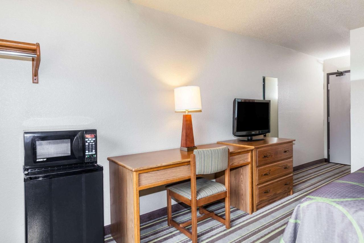  | Super 8 by Wyndham Dunbar/Charleston Area