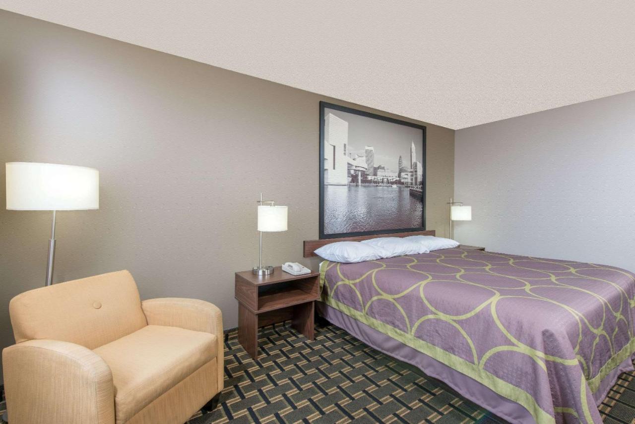 | Super 8 by Wyndham Youngstown/Austintown