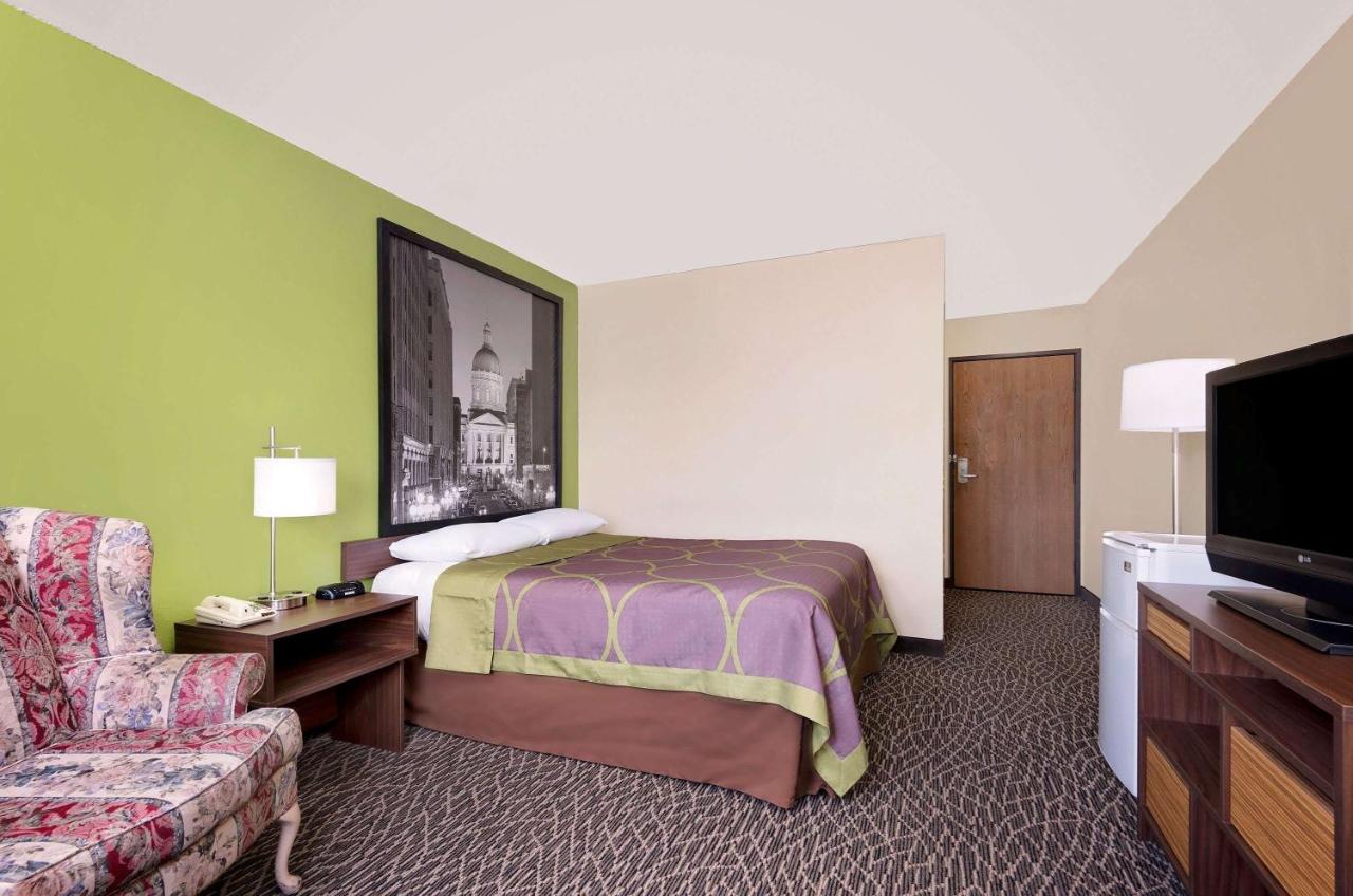 Queen Room - Disability Access/Non-Smoking at Super 8 by Wyndham Muncie/Ball St. College Area