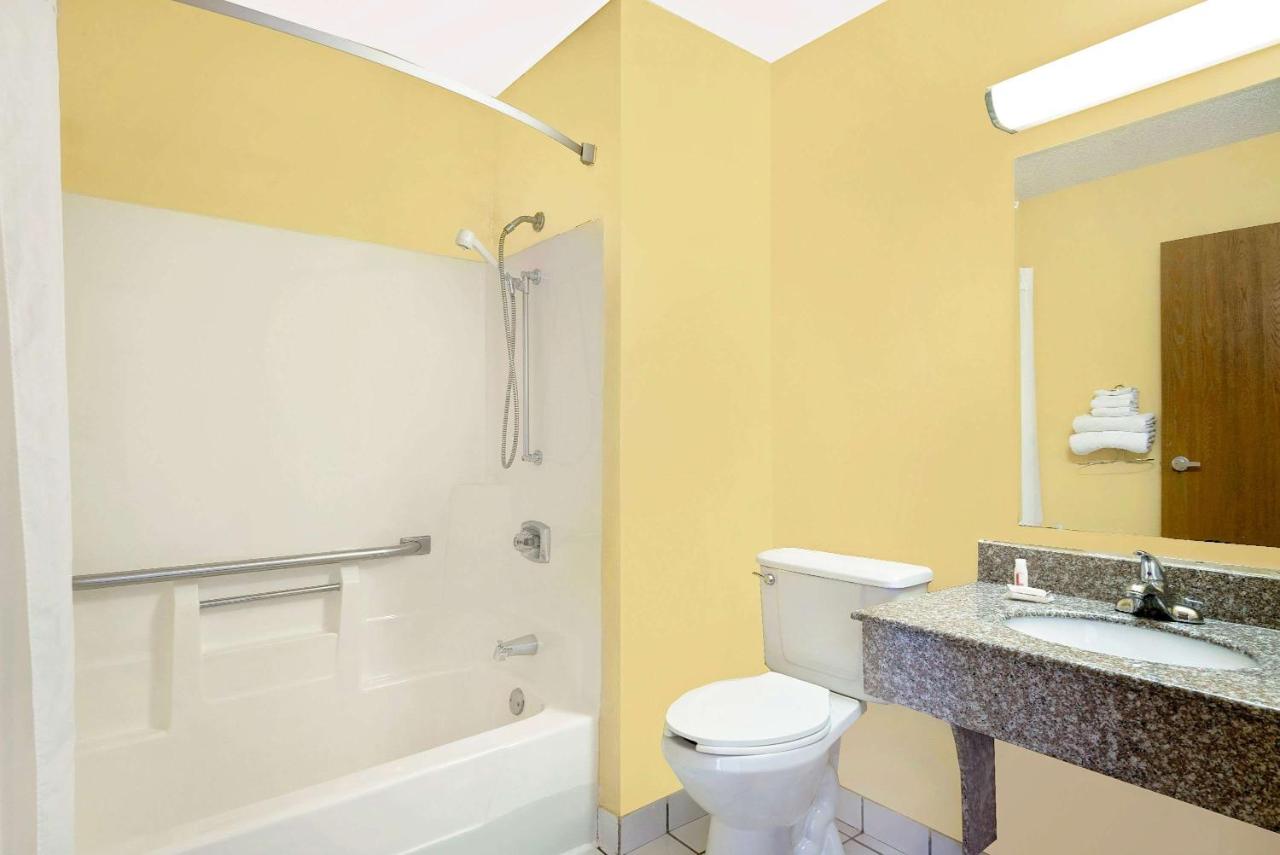 Queen Room - Disability Access/Non-Smoking at Super 8 by Wyndham Muncie/Ball St. College Area