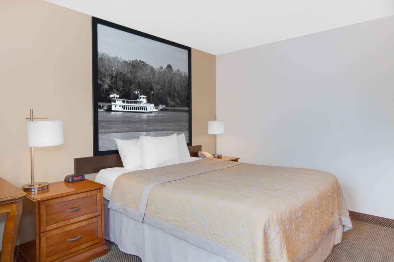 Queen Room - Mobility Access/Non-Smoking at Super 8 by Wyndham Clear Lake