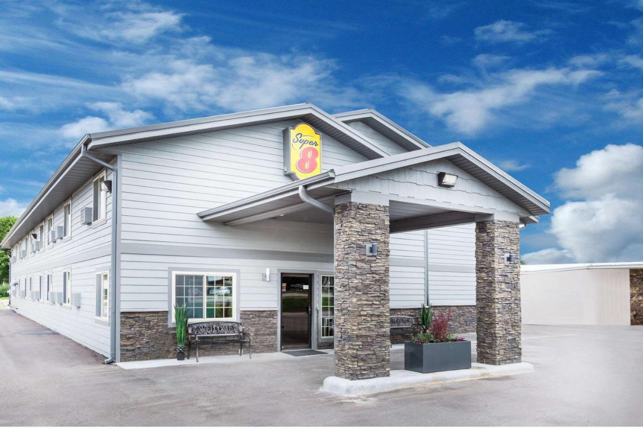 | Super 8 by Wyndham Spencer