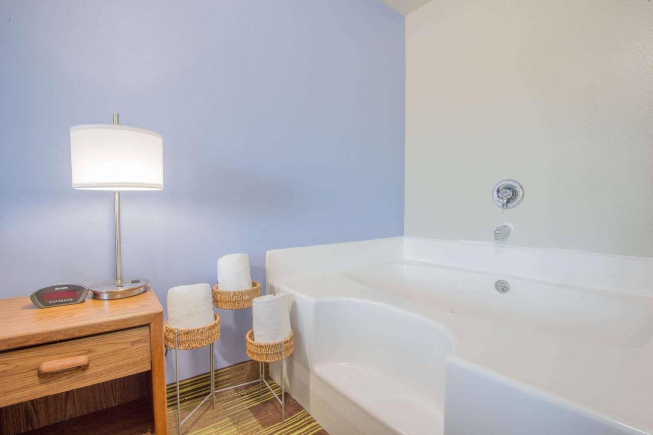 Deluxe King Suite at Super 8 by Wyndham Toledo