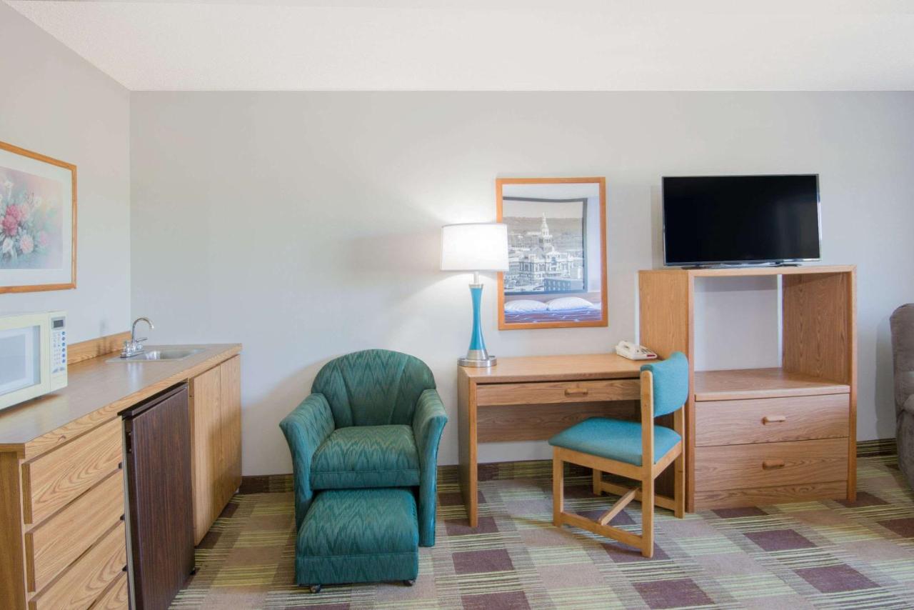 Deluxe King Suite at Super 8 by Wyndham Toledo