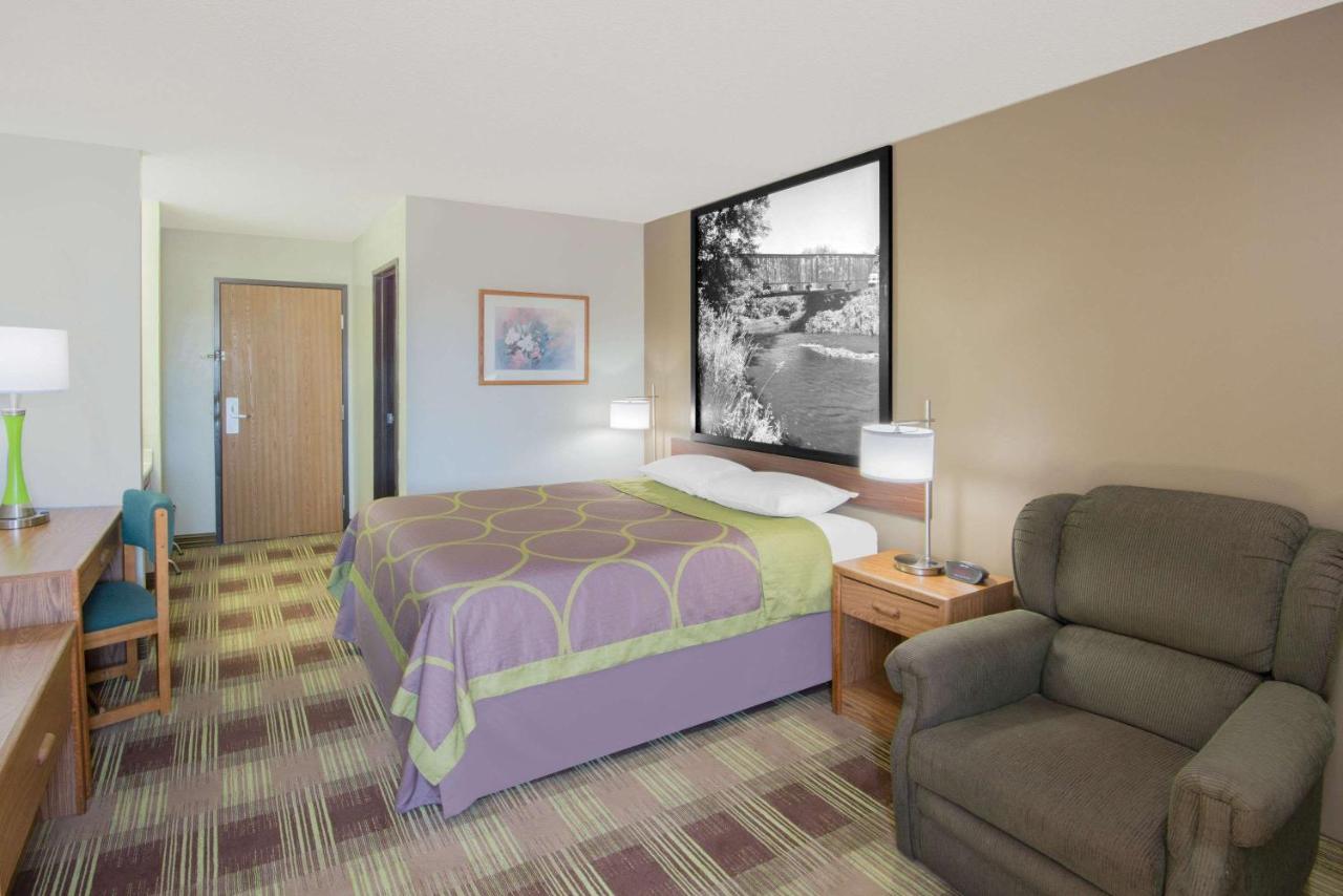 King Room - Non-Smoking at Super 8 by Wyndham Toledo