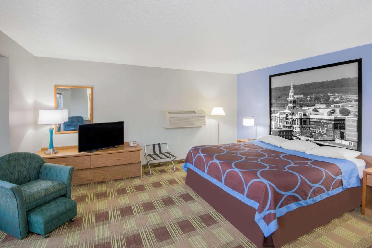 Deluxe King Suite at Super 8 by Wyndham Toledo