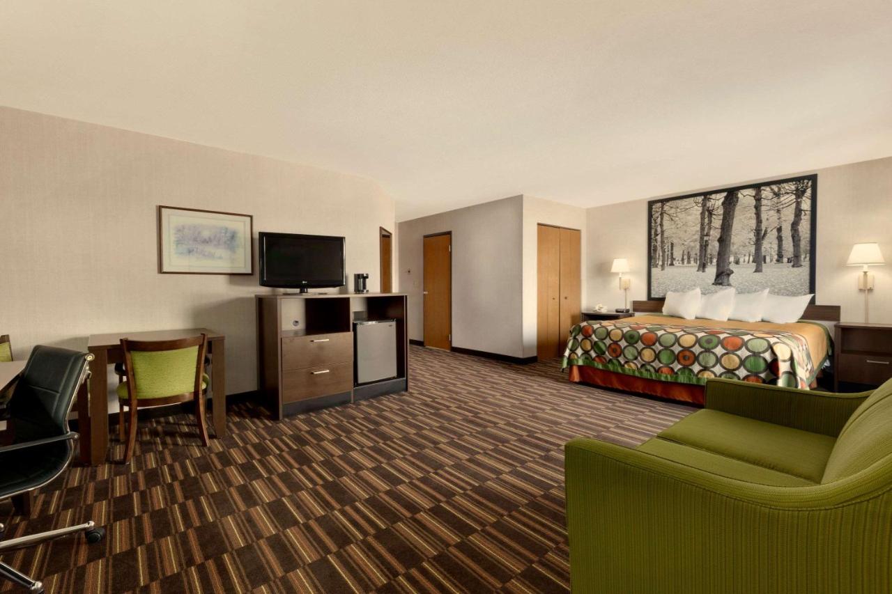  | Super 8 by Wyndham West Springfield/Route 5