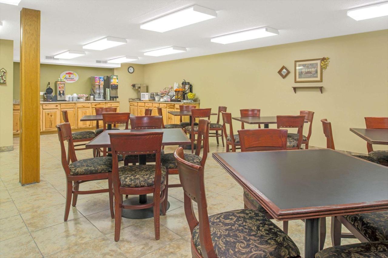 | Super 8 by Wyndham St. Clair MO