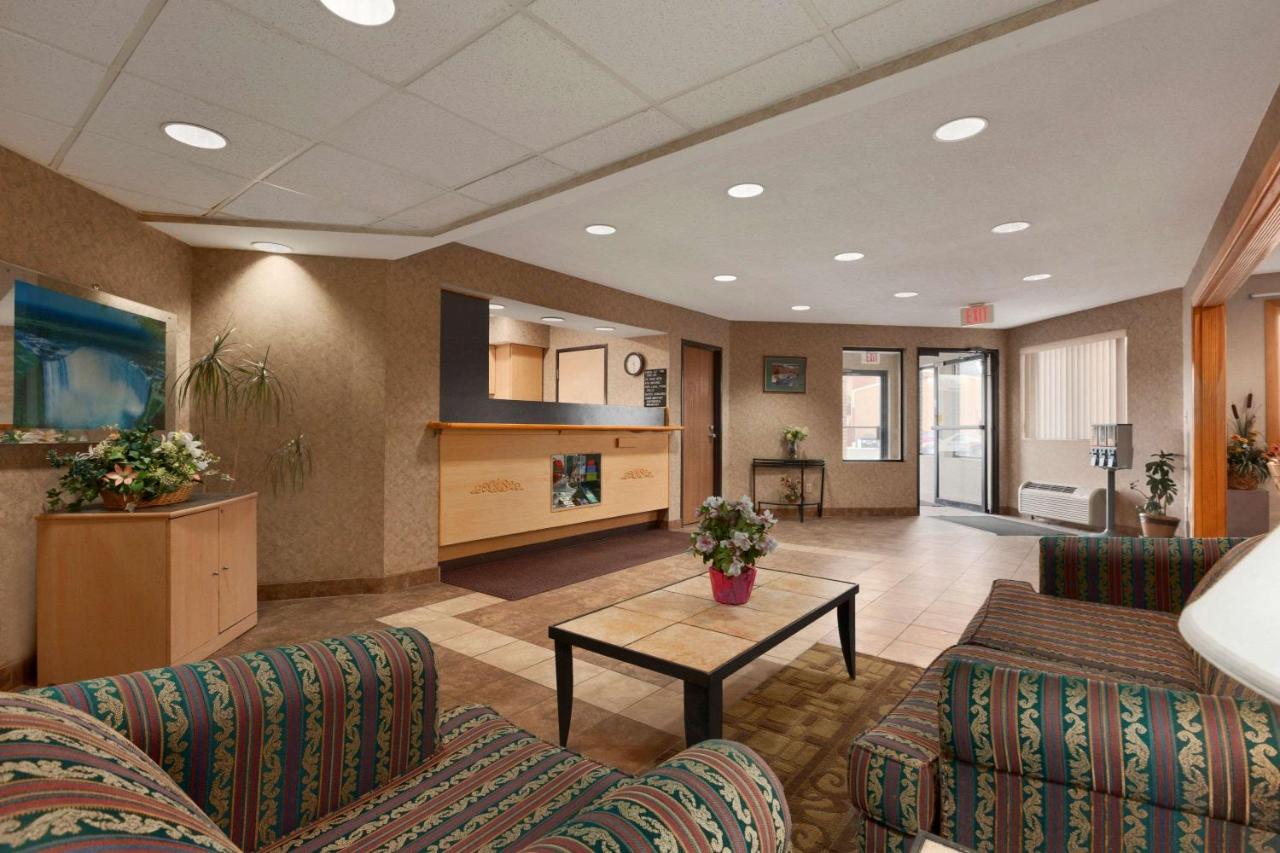  | Super 8 by Wyndham West Springfield/Route 5