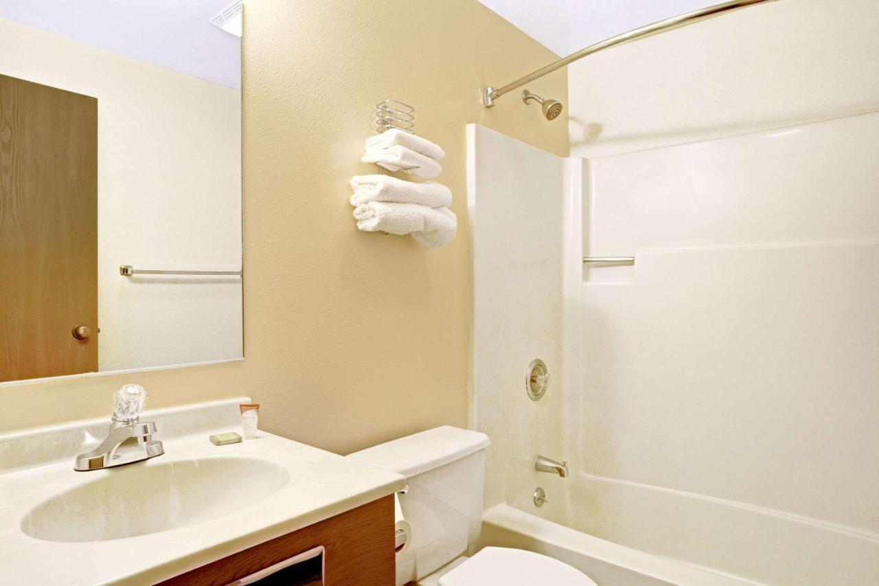| Super 8 by Wyndham Carson City