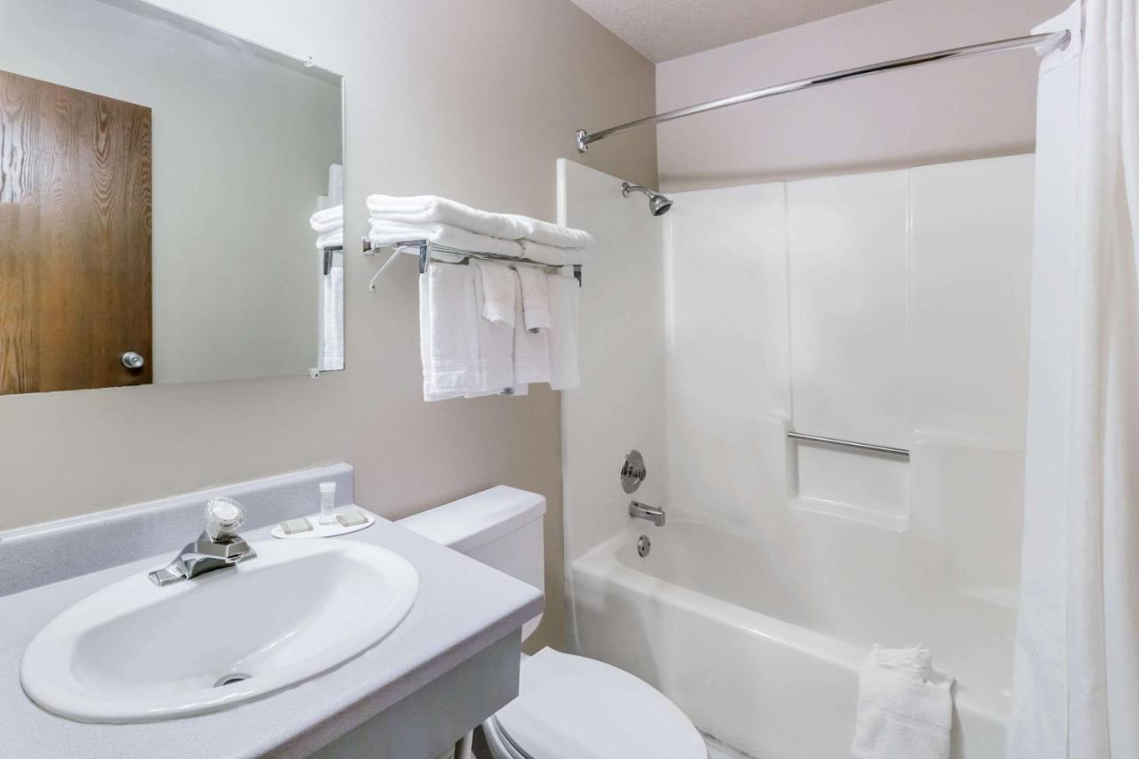 Queen Room - Non-Smoking at Super 8 by Wyndham Madison