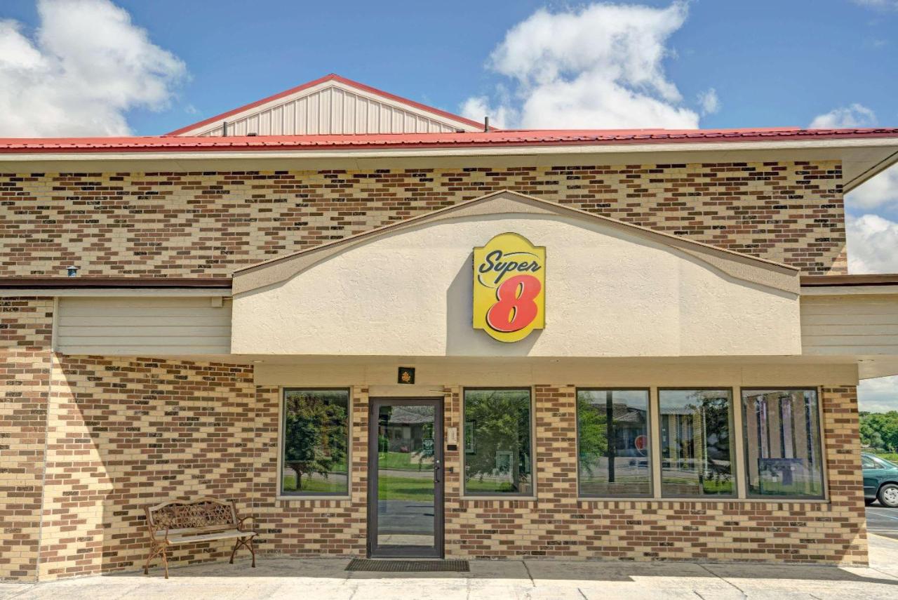 | Super 8 by Wyndham Melrose