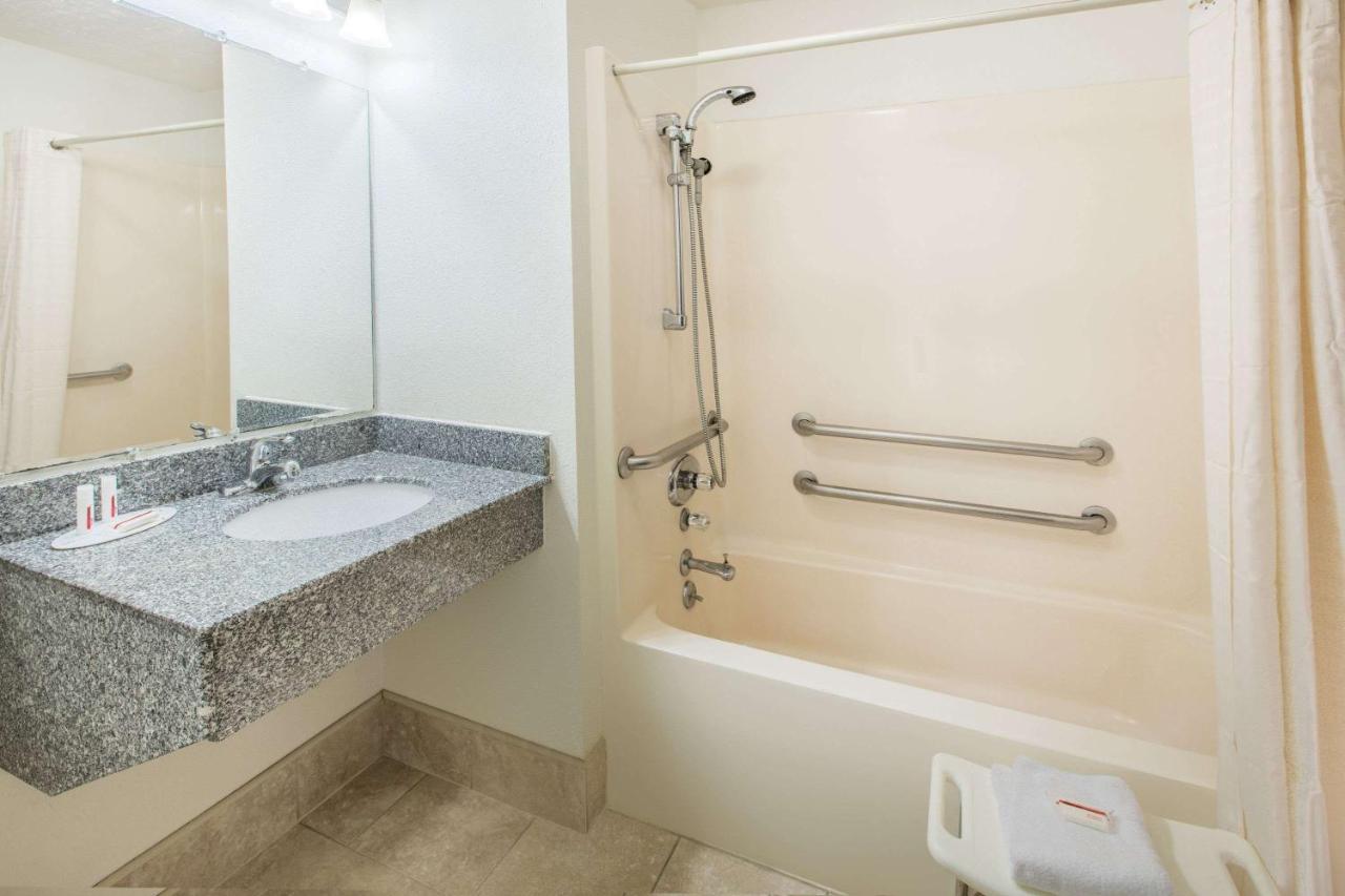Queen Room - Disability Access/Non-Smoking at Super 8 by Wyndham Danville