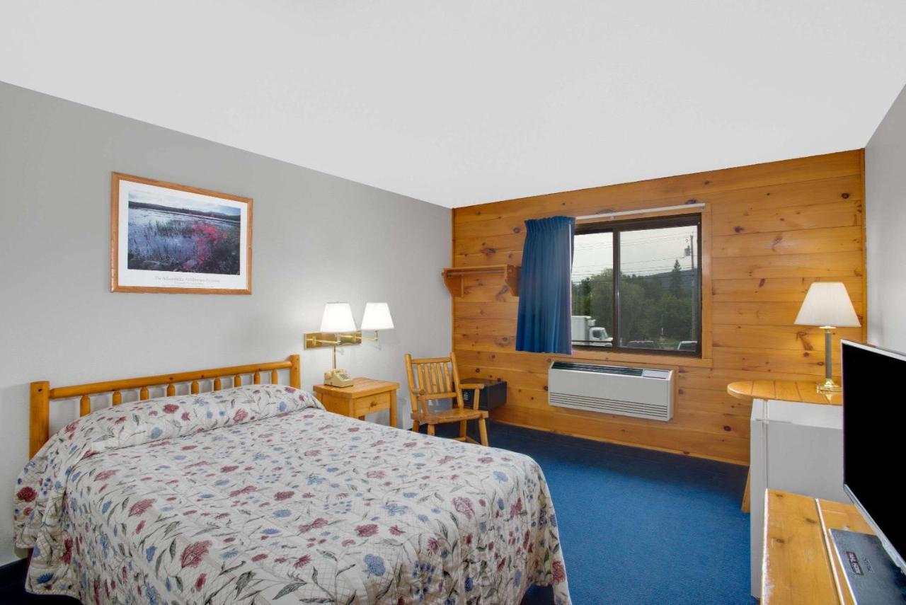 | Super 8 by Wyndham Lake George/Warrensburg Area