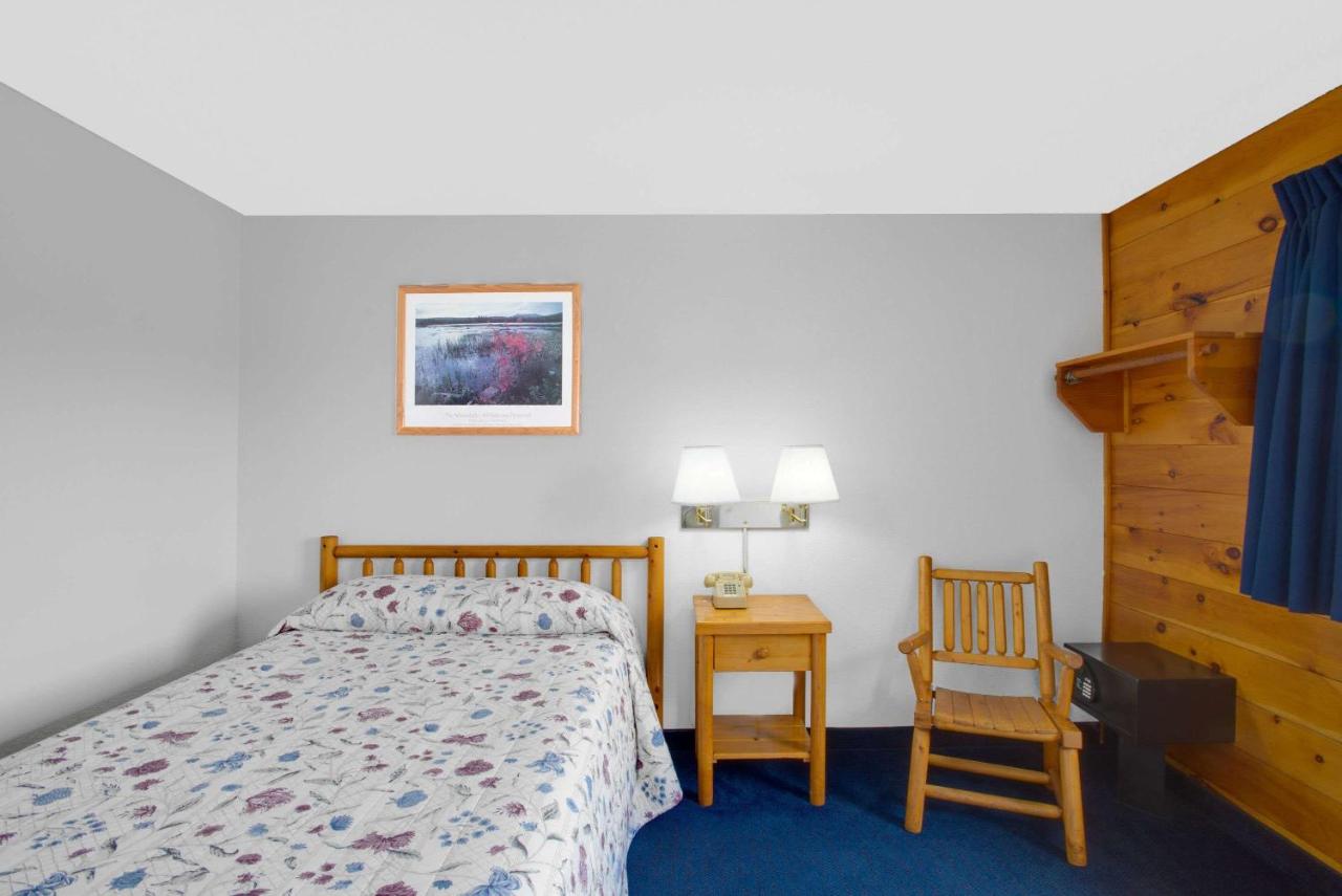 | Super 8 by Wyndham Lake George/Warrensburg Area
