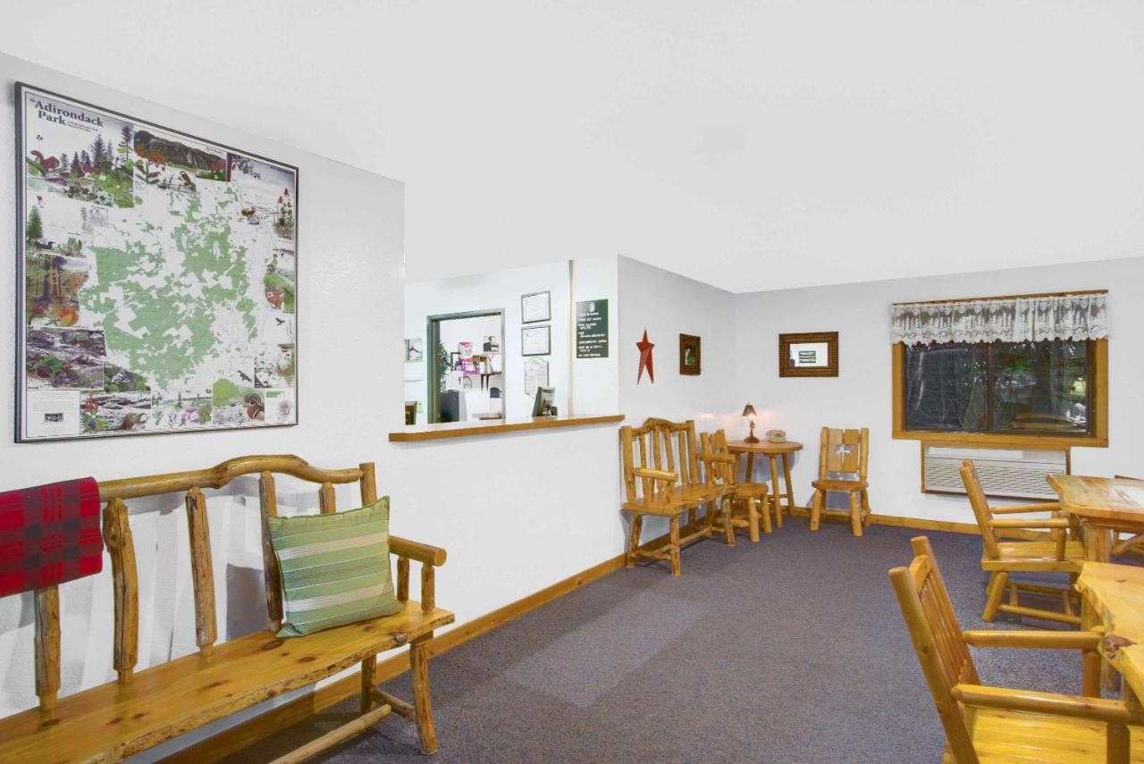 | Super 8 by Wyndham Lake George/Warrensburg Area