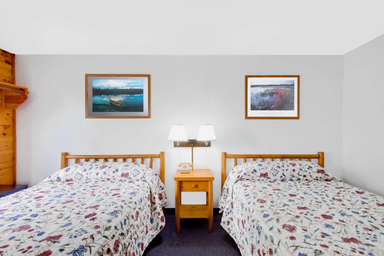 | Super 8 by Wyndham Lake George/Warrensburg Area