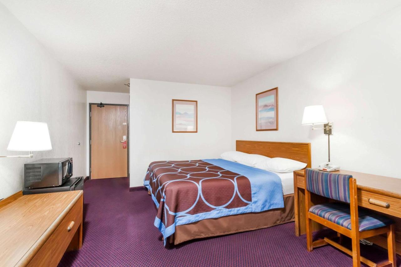 | Super 8 by Wyndham Sidney NY
