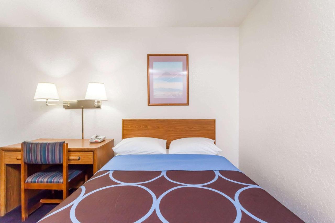 | Super 8 by Wyndham Sidney NY