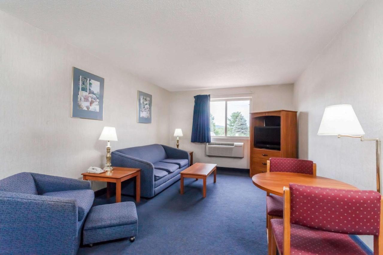 | Super 8 by Wyndham Sidney NY