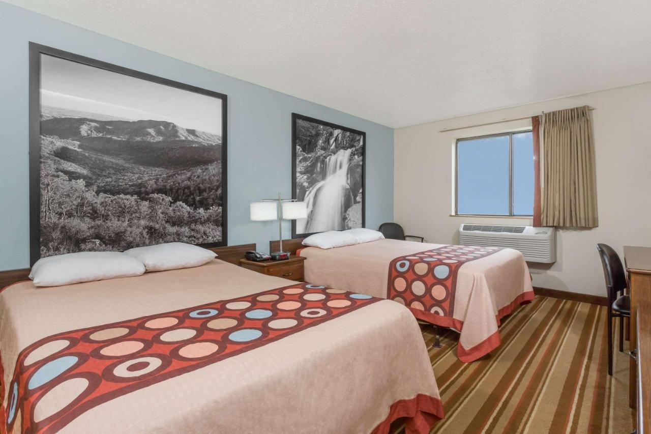 | Super 8 by Wyndham Danville VA