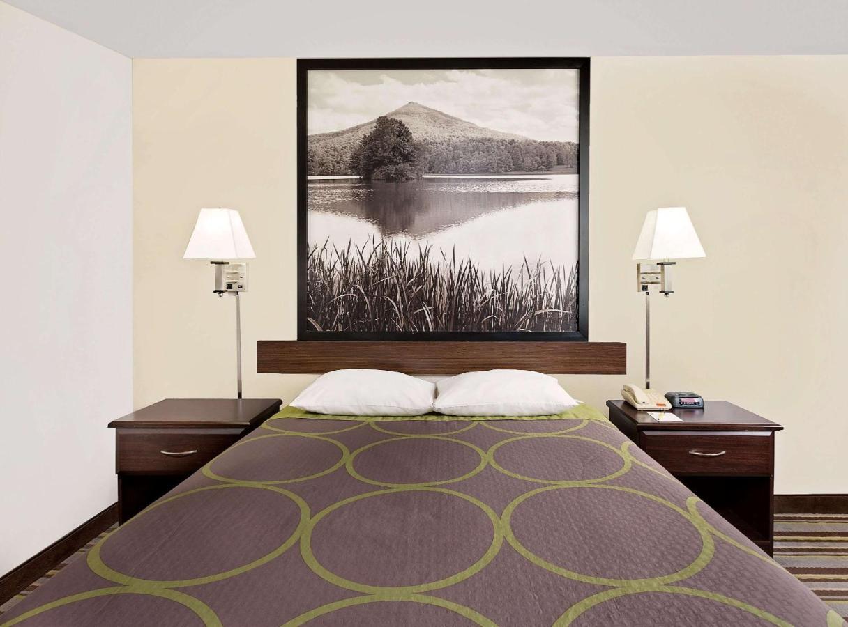 1 Queen Bed, Mobility Accessible Room, Non-Smoking at Super 8 by Wyndham Waynesboro