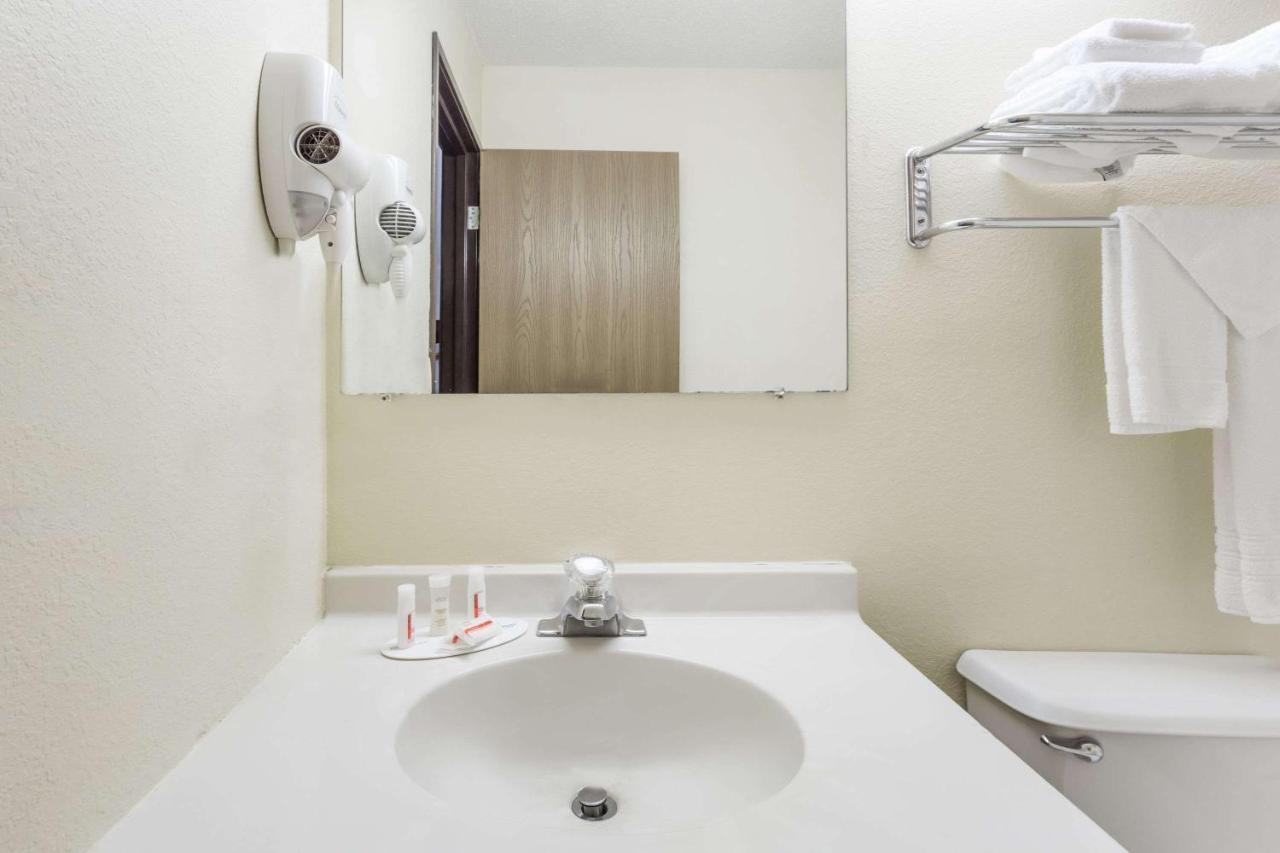 | Super 8 by Wyndham Danville VA