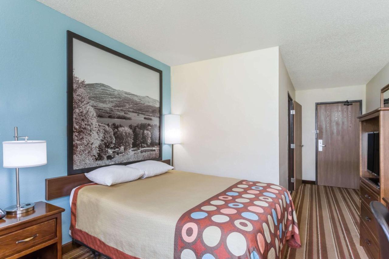 | Super 8 by Wyndham Danville VA