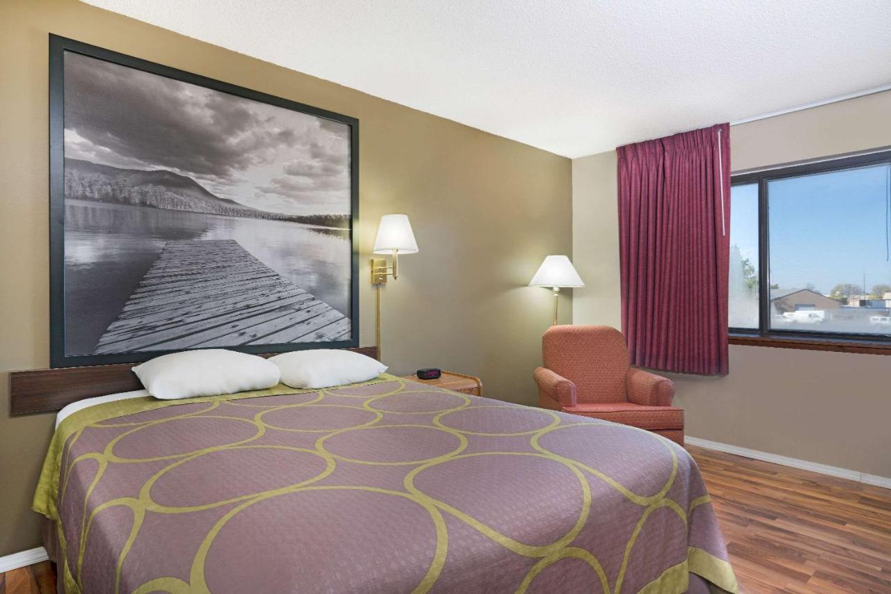 | Super 8 by Wyndham Marshall MN