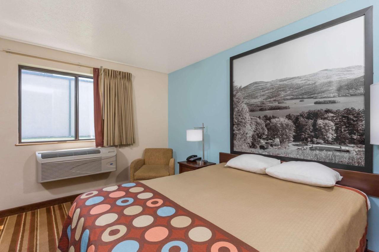 | Super 8 by Wyndham Danville VA