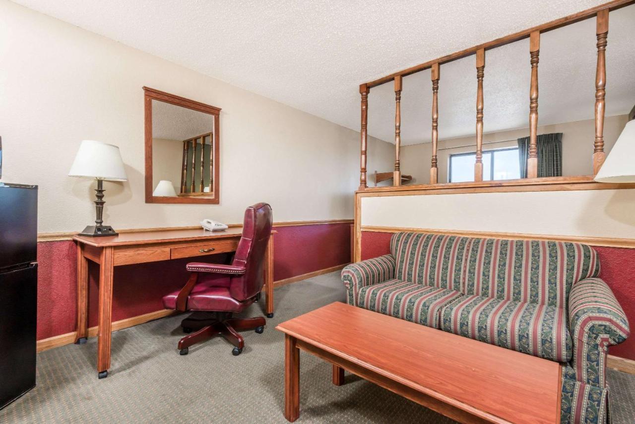 King Studio Suite - Non-Smoking at Super 8 by Wyndham Maysville KY
