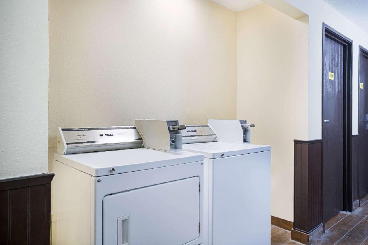 | Super 8 by Wyndham Marshall MN