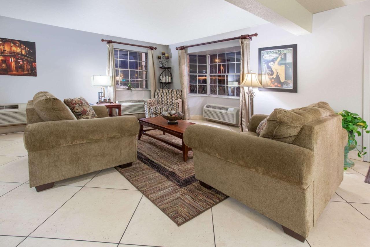 | Super 8 by Wyndham West Monroe