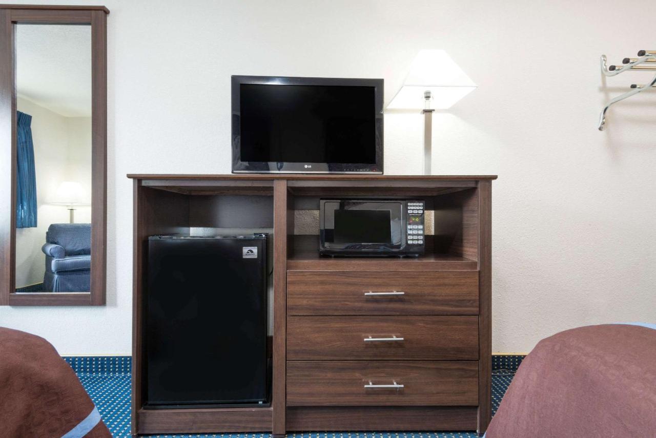 Queen Room with Two Queen Beds - Non-Smoking at Super 8 by Wyndham Greenfield