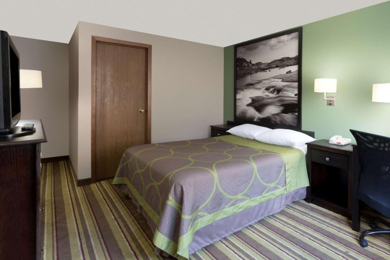 Queen Room - Non-Smoking at Super 8 by Wyndham Green River