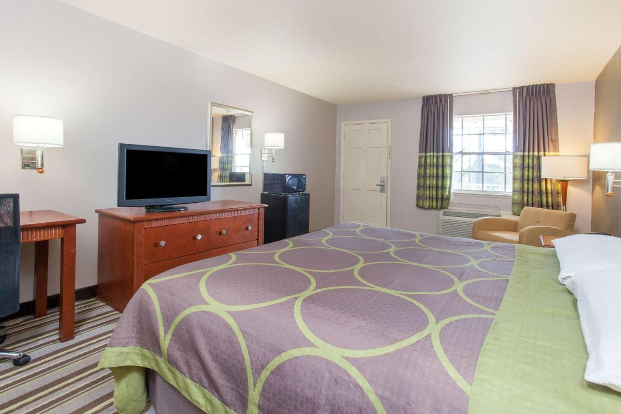 | Super 8 by Wyndham West Monroe