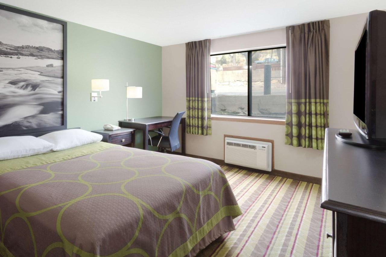 Queen Room - Mobility Access/Non-Smoking at Super 8 by Wyndham Green River