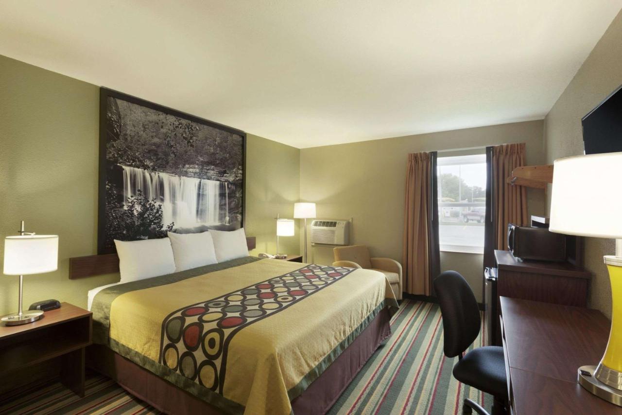 | Super 8 by Wyndham Tuscola