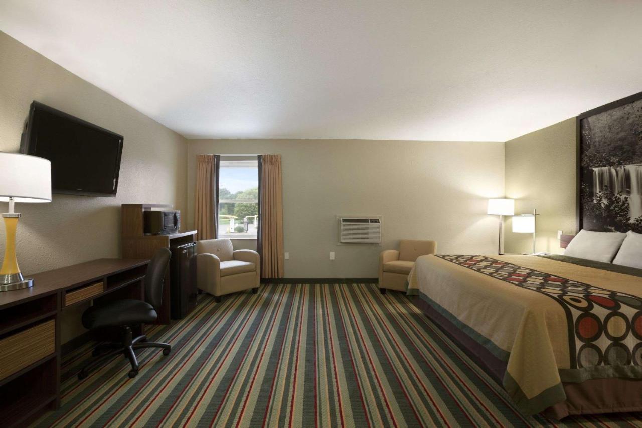 | Super 8 by Wyndham Tuscola